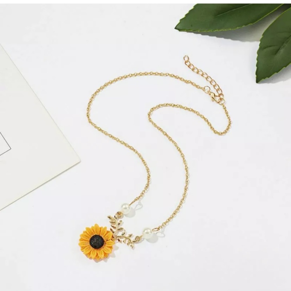 New Fashion Sunflower Pearls Pendant Necklace - Picture 2 of 5